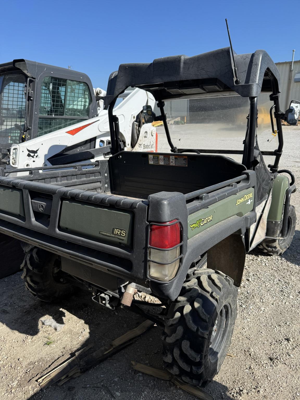 2016 John Deere XUV 825I OLIVE Image