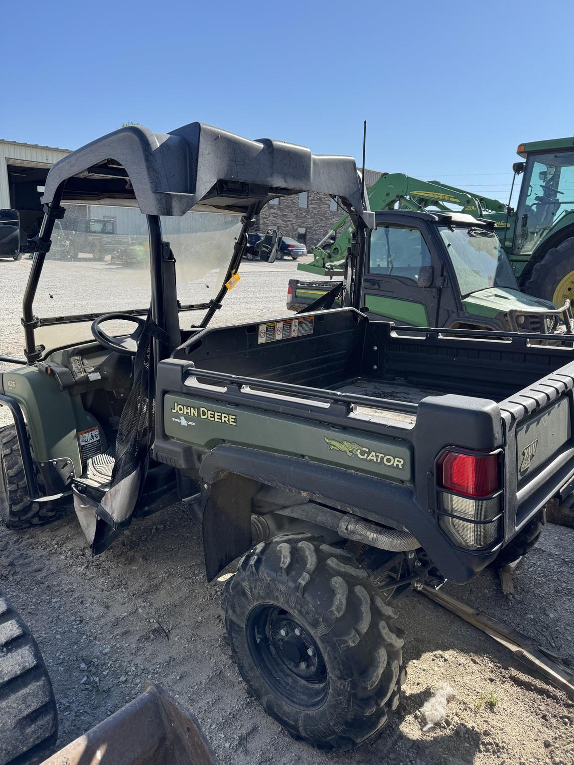 2016 John Deere XUV 825I OLIVE Image