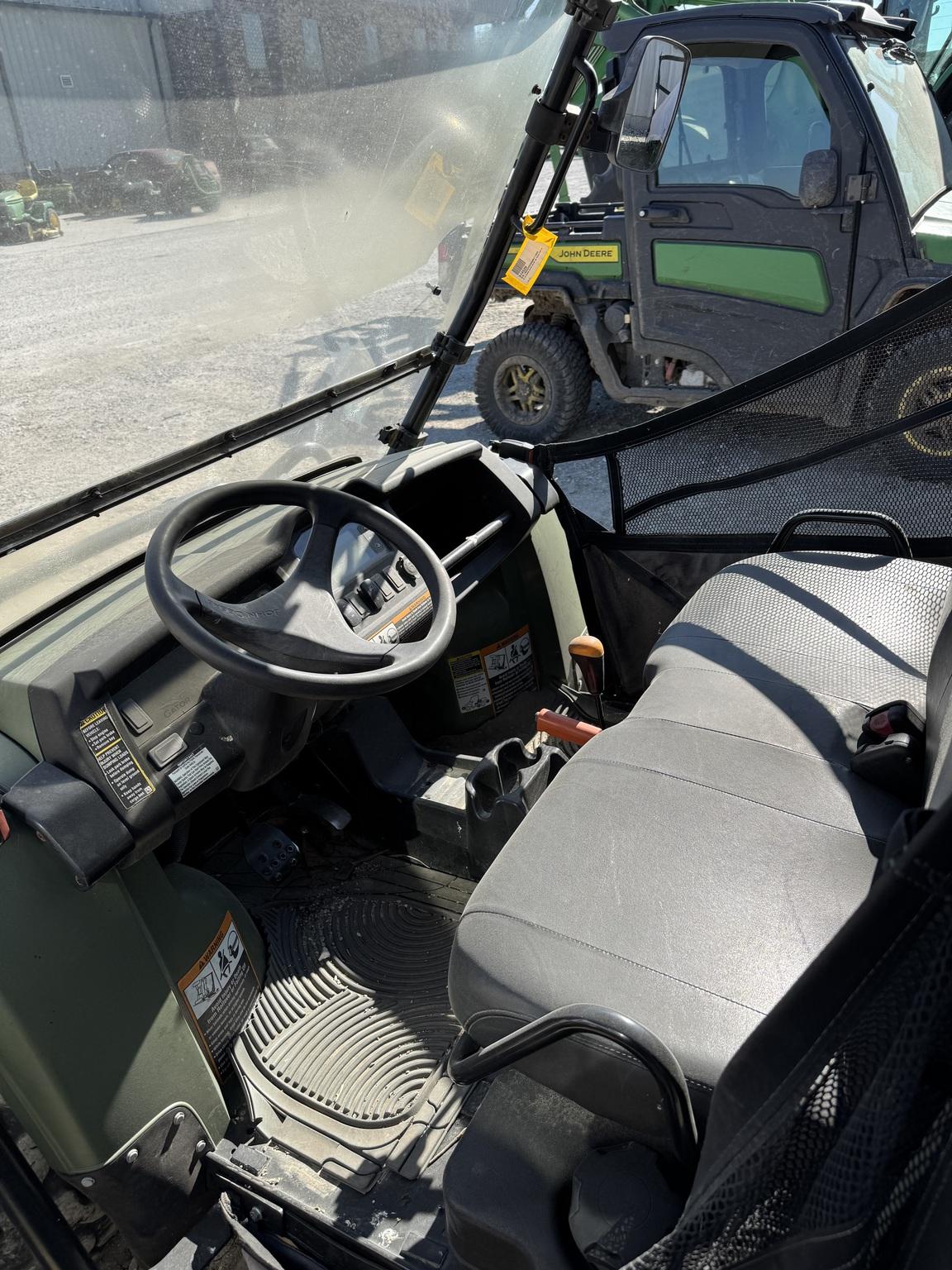 2016 John Deere XUV 825I OLIVE Image