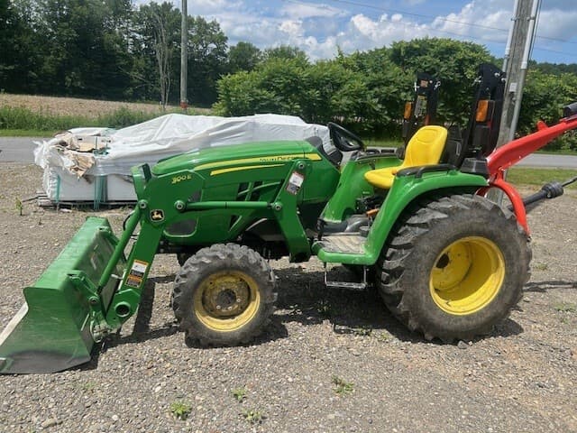2021 John Deere 3032E Image