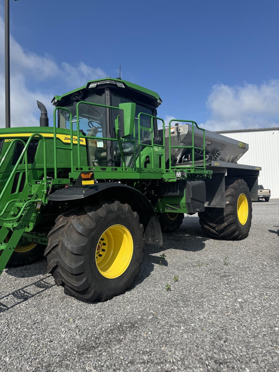 2023 John Deere 800R Image