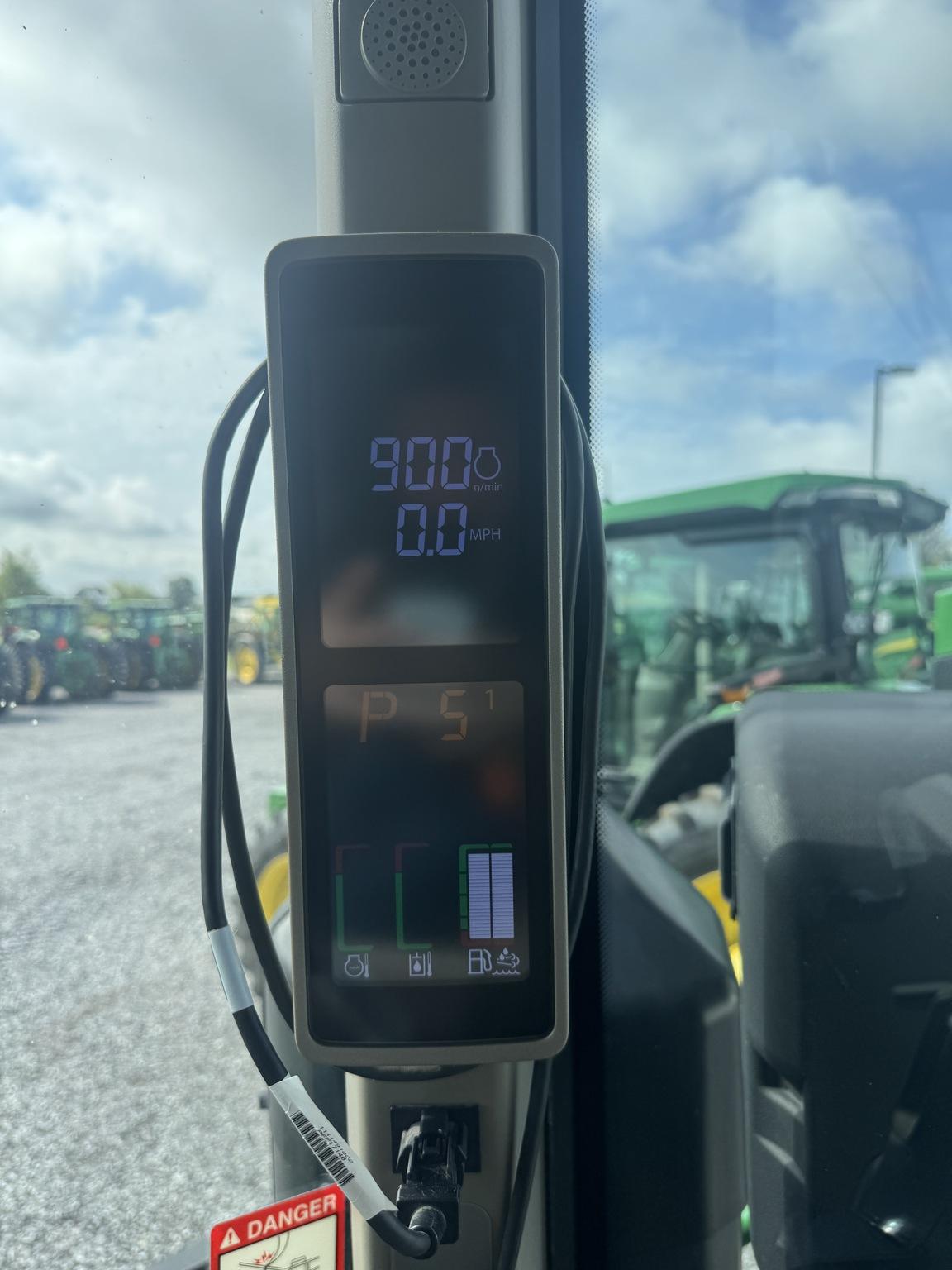 2023 John Deere 800R Image