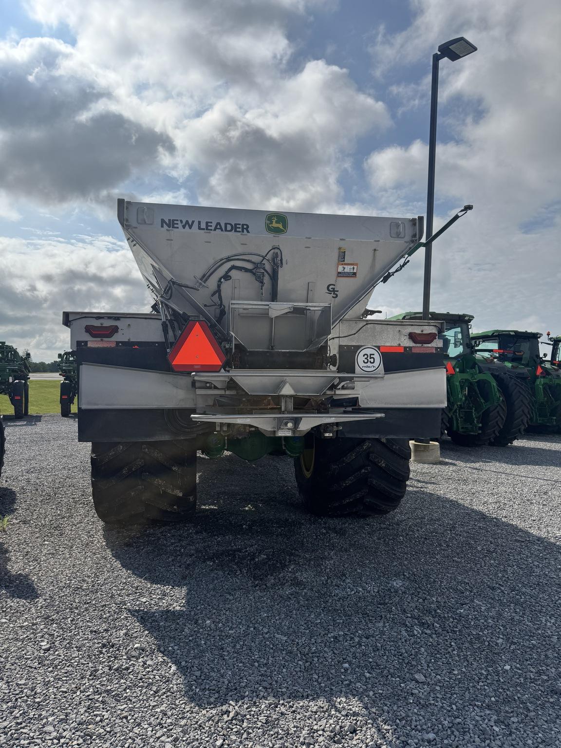2023 John Deere 800R Image