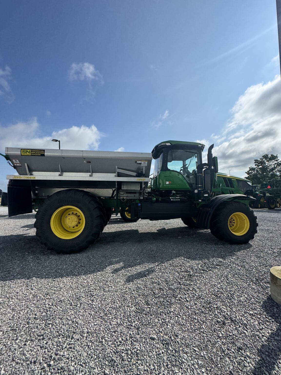 2023 John Deere 800R Image