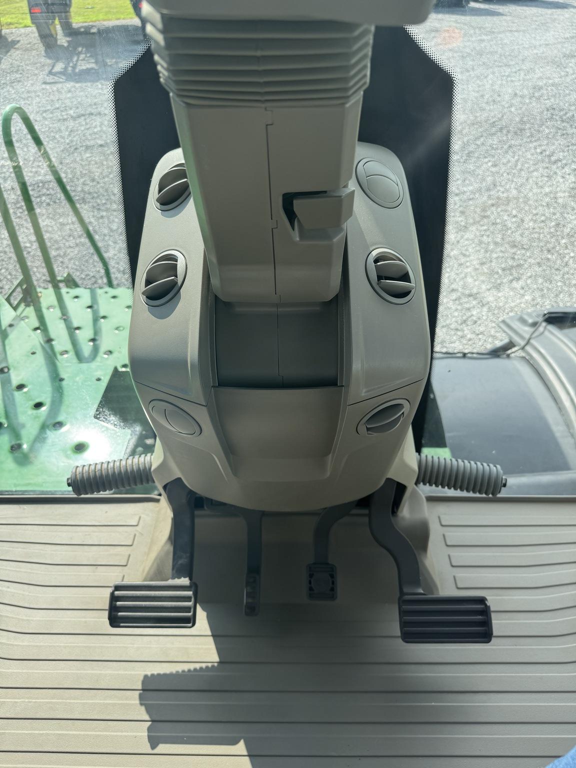 2023 John Deere 800R Image