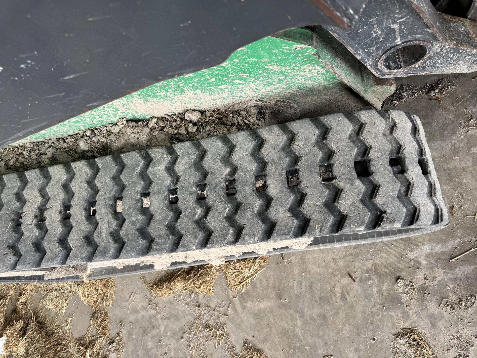 2018 John Deere 325G Image