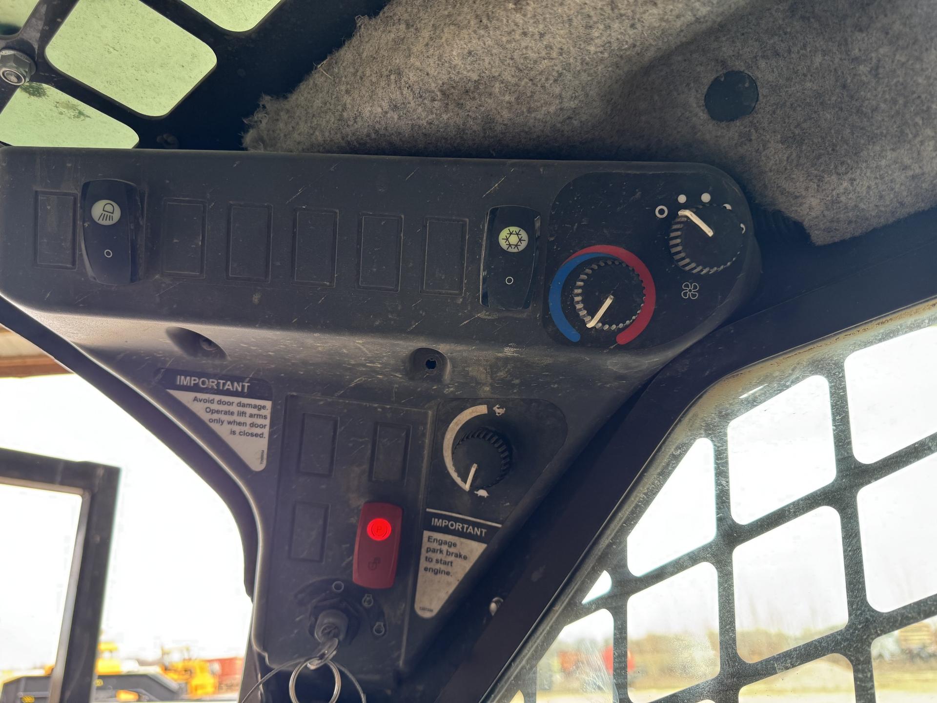2018 John Deere 325G Image