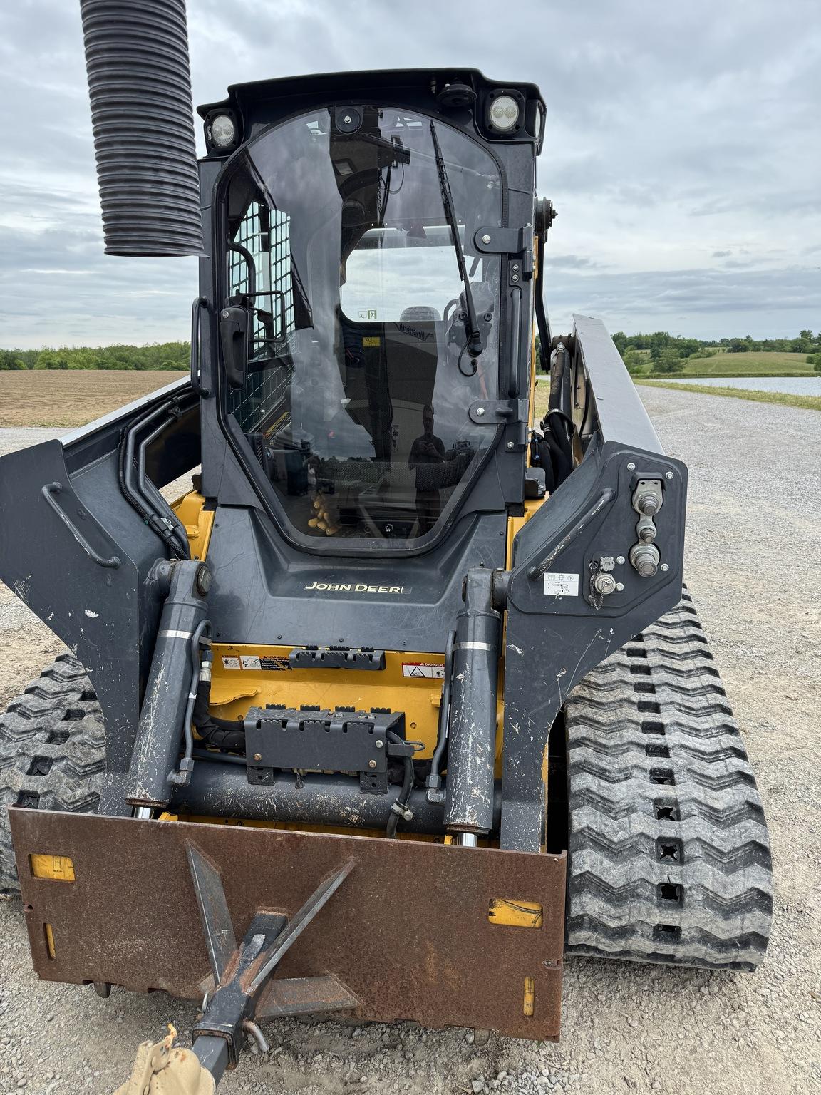 2017 John Deere 333G Image