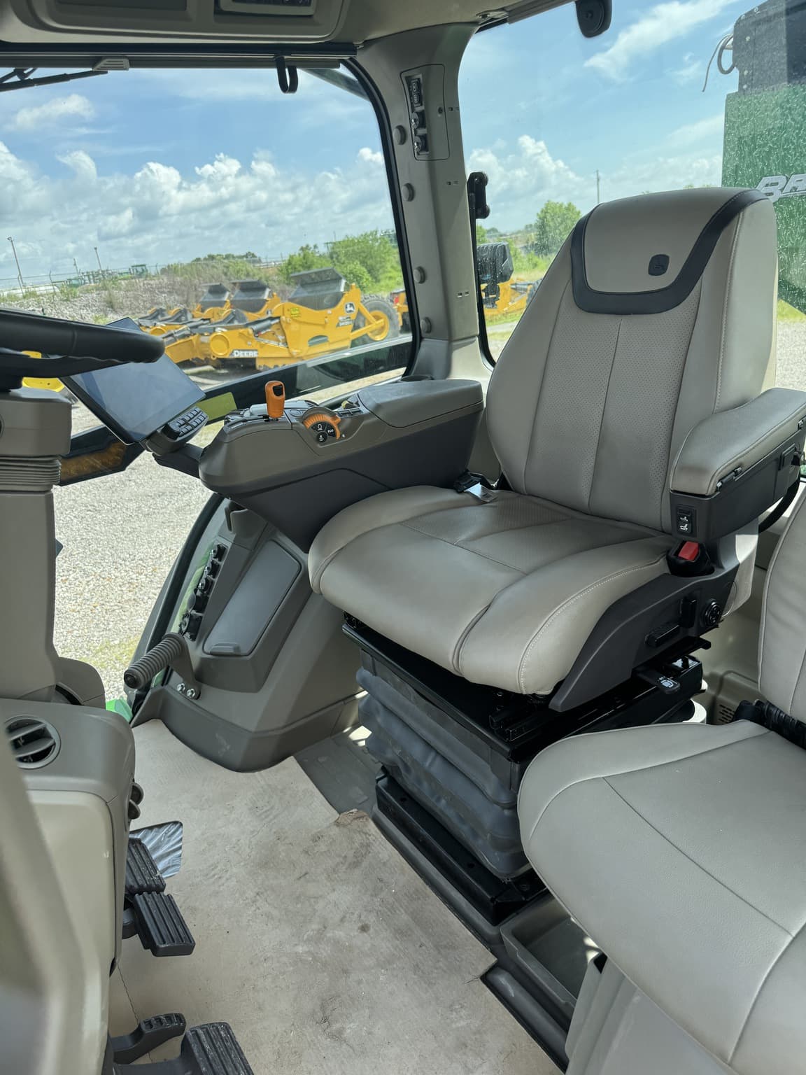 2024 John Deere 8R 340 Image