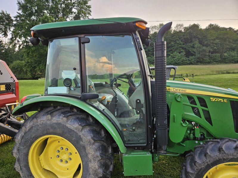 2021 John Deere 5075E Image