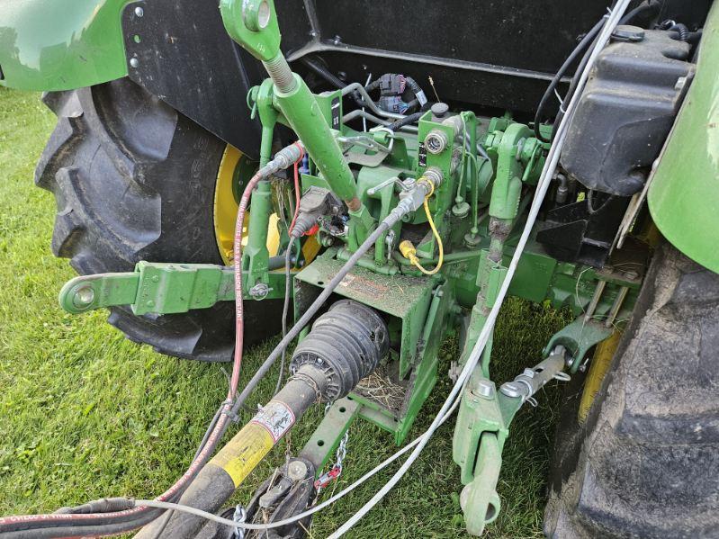 2021 John Deere 5075E Image