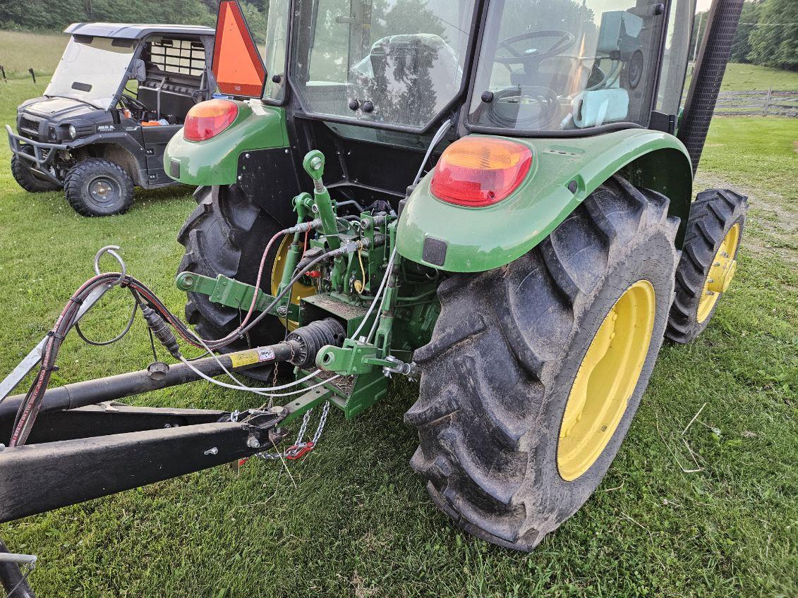 2021 John Deere 5075E Image