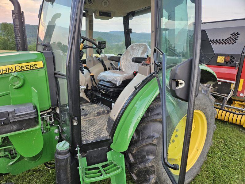 2021 John Deere 5075E Image