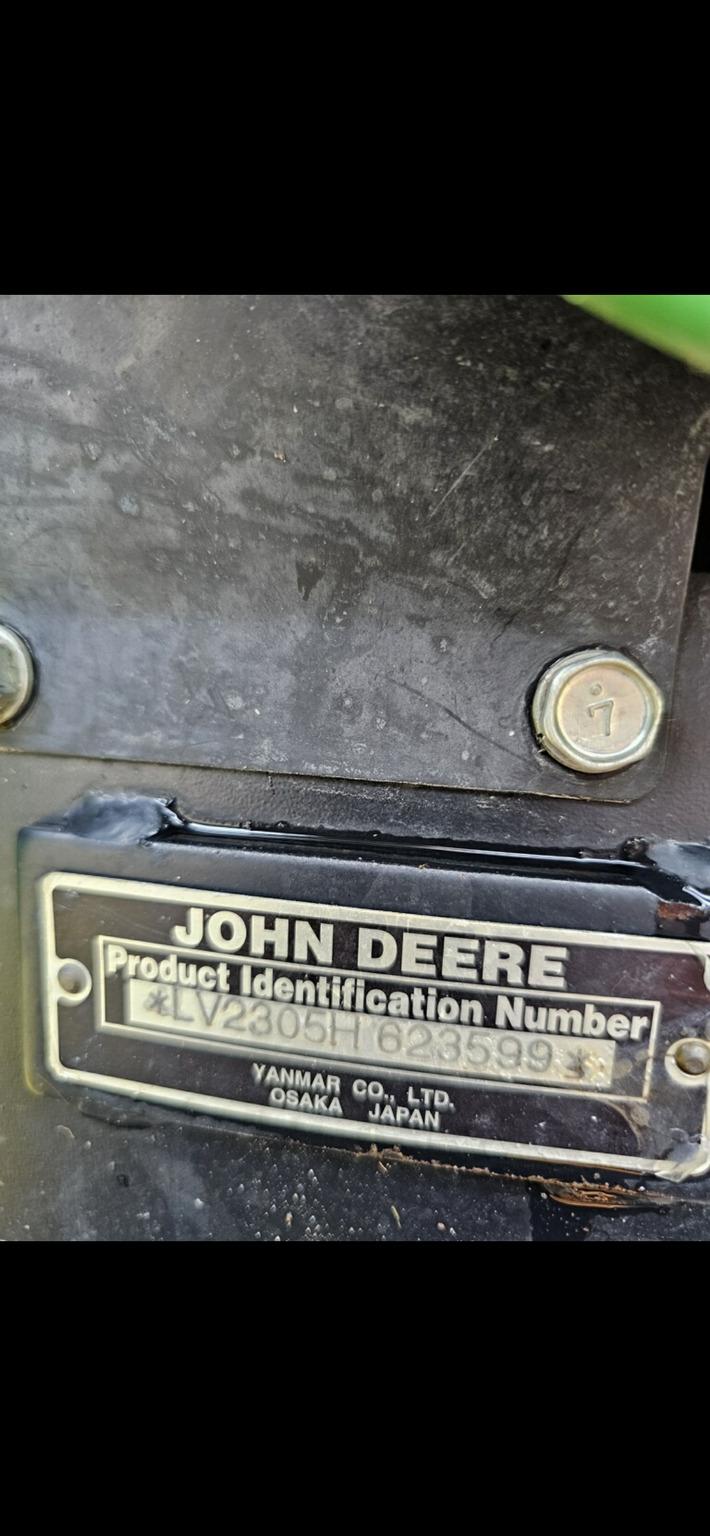 2010 John Deere 2305 Image