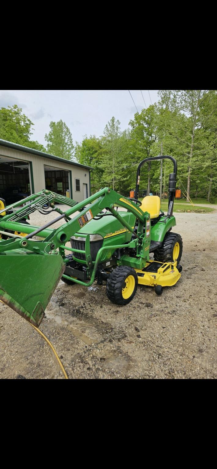 2010 John Deere 2305 Image