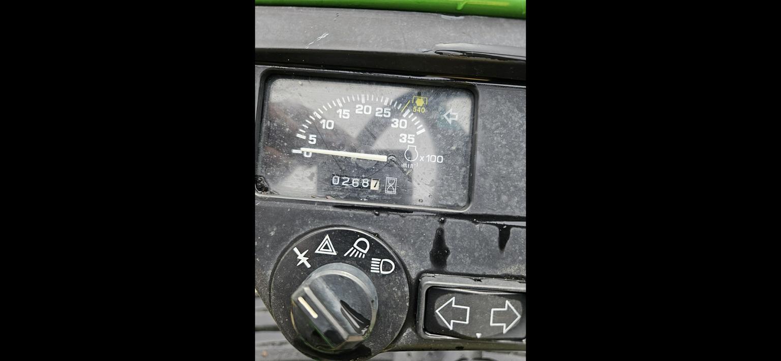 2010 John Deere 2305 Image