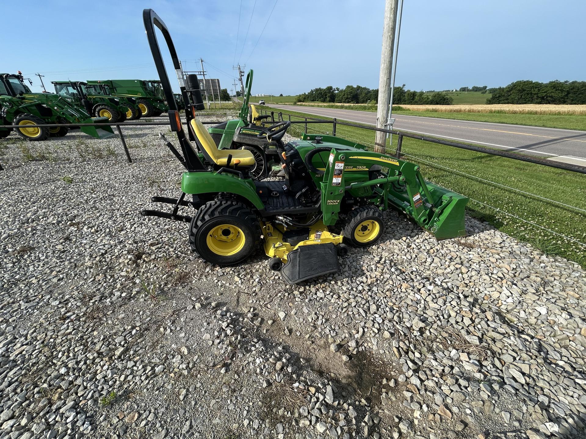 2010 John Deere 2305 Image