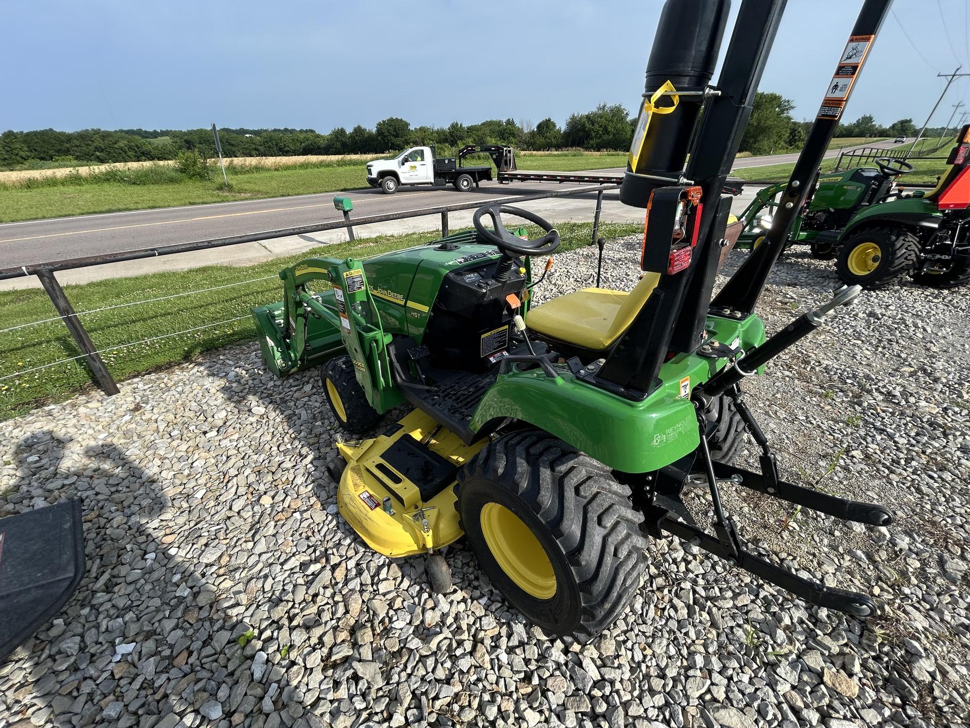 2010 John Deere 2305 Image