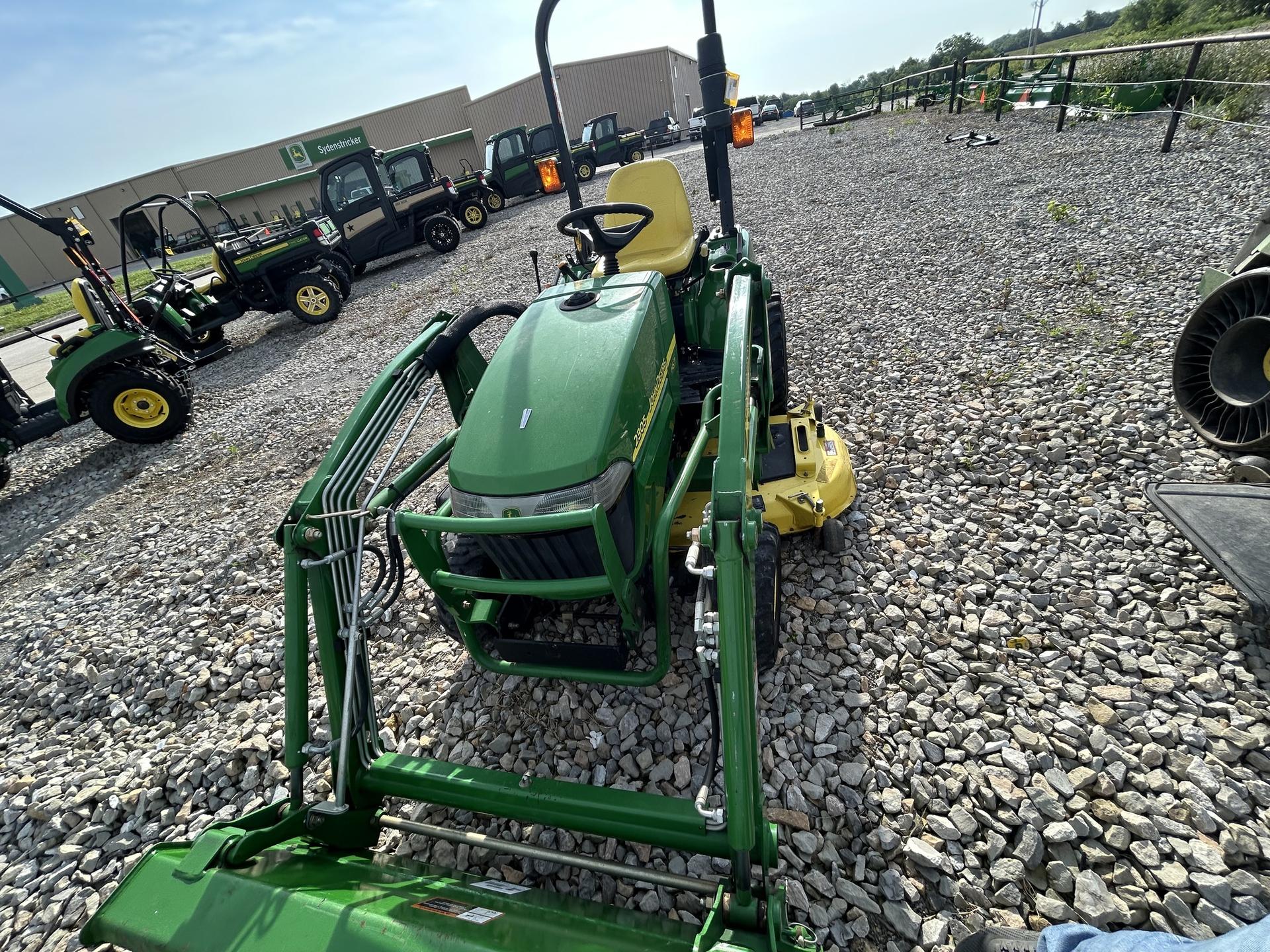 2010 John Deere 2305 Image