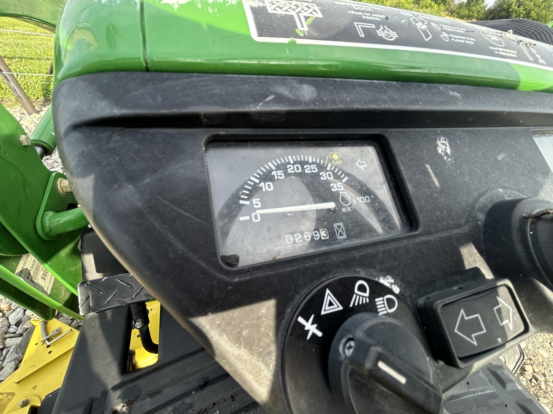2010 John Deere 2305 Image