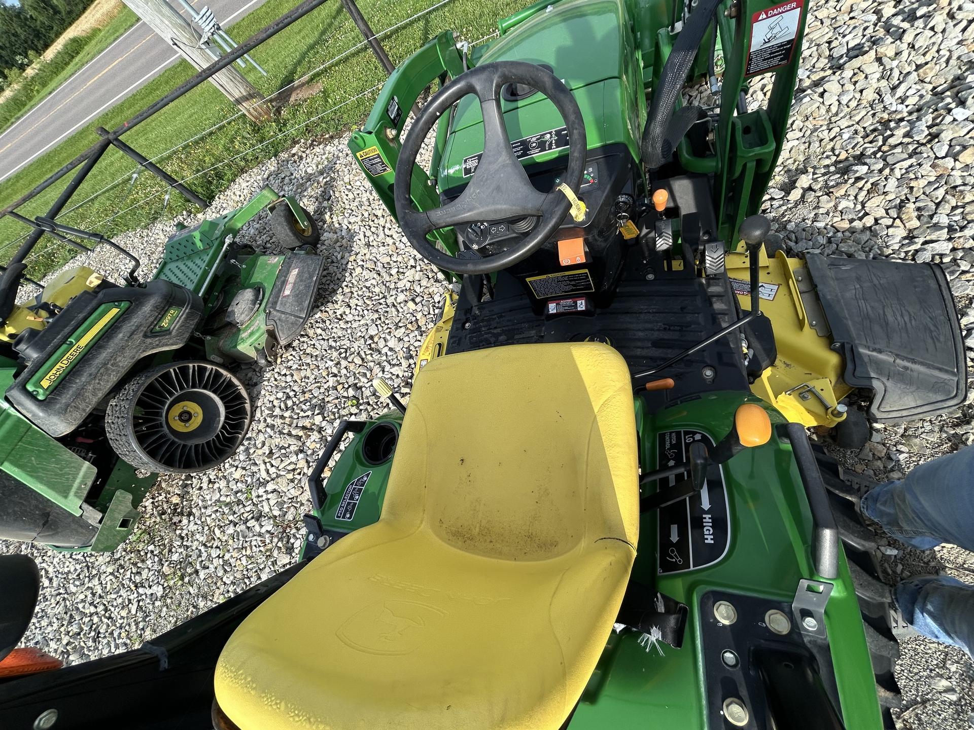 2010 John Deere 2305 Image