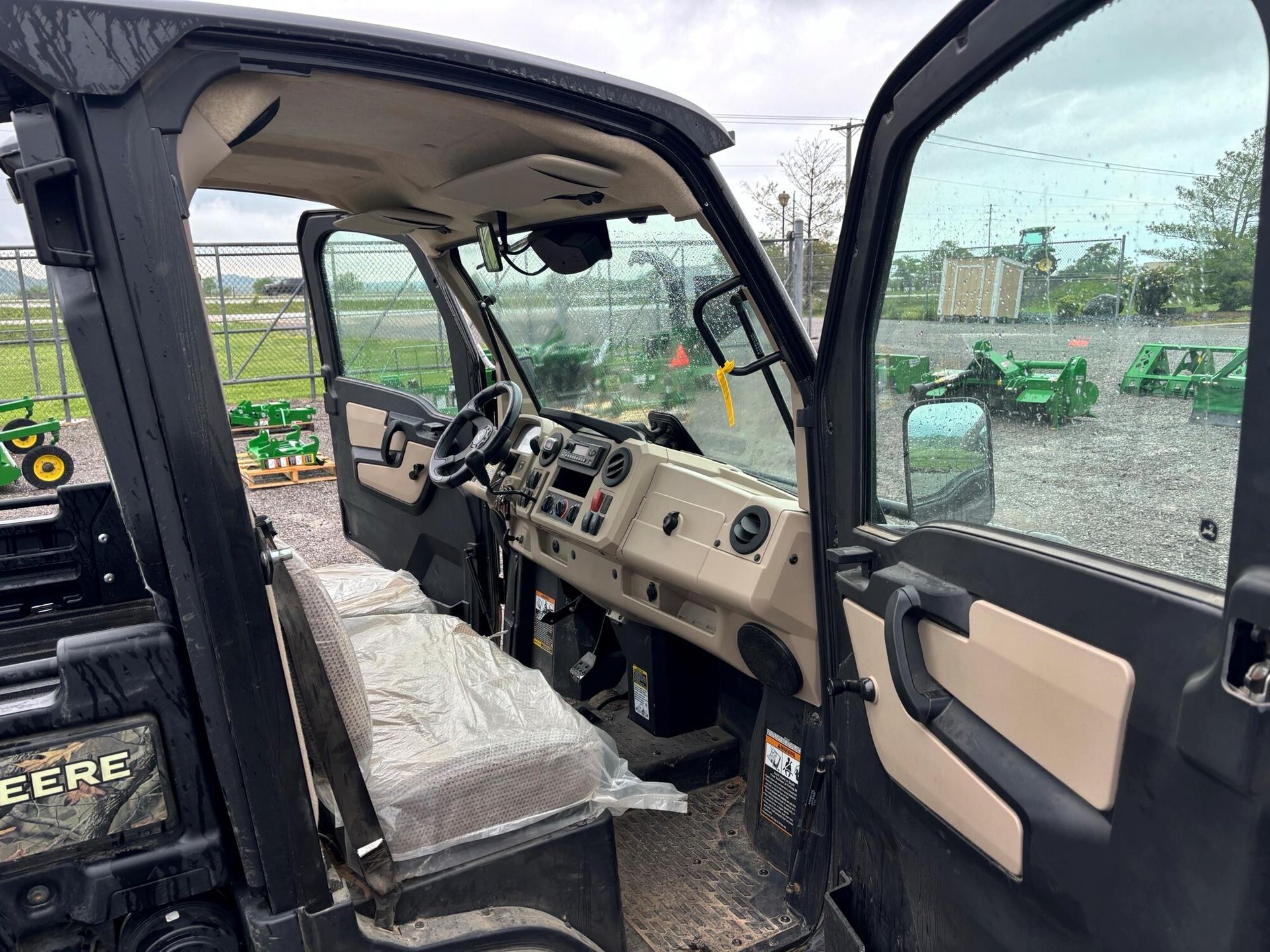 2019 John Deere XUV 835R Image