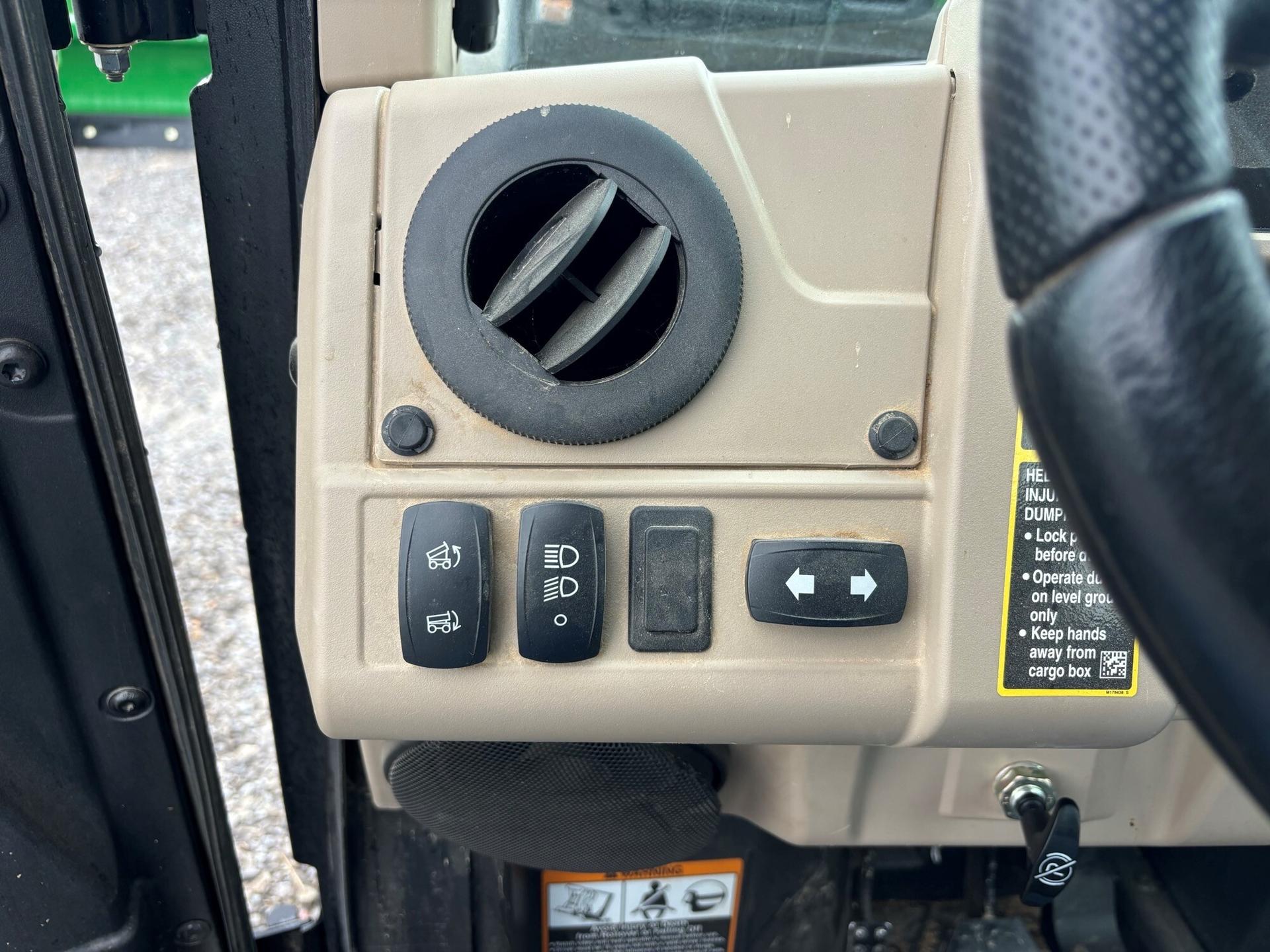 2019 John Deere XUV 835R Image