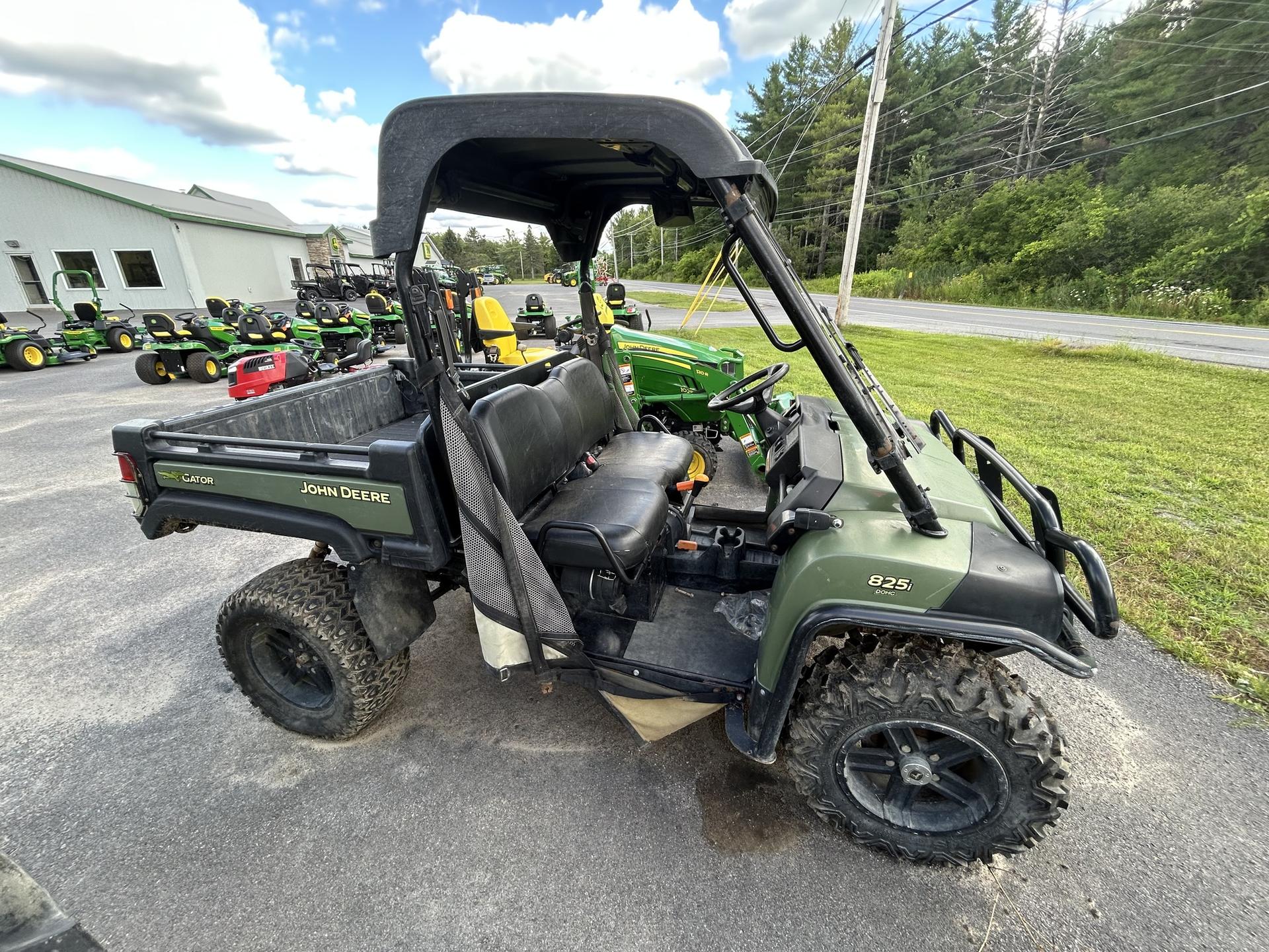 2015 John Deere XUV 825I OLIVE Image