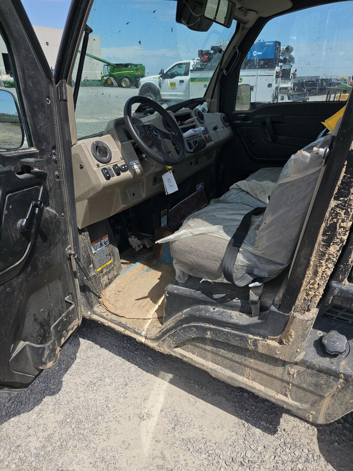 2023 John Deere XUV 835R Image