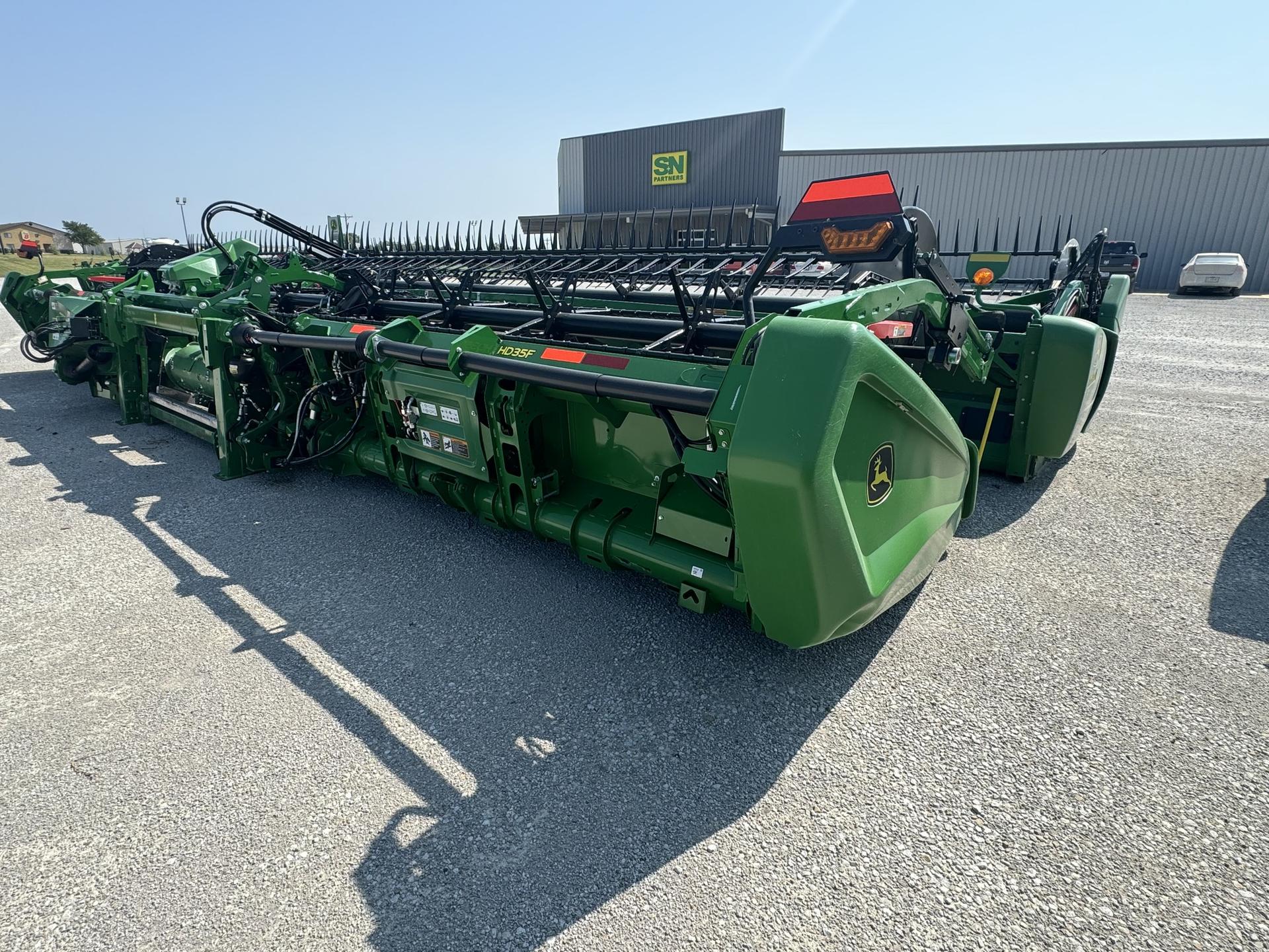 2023 John Deere HD35F Image