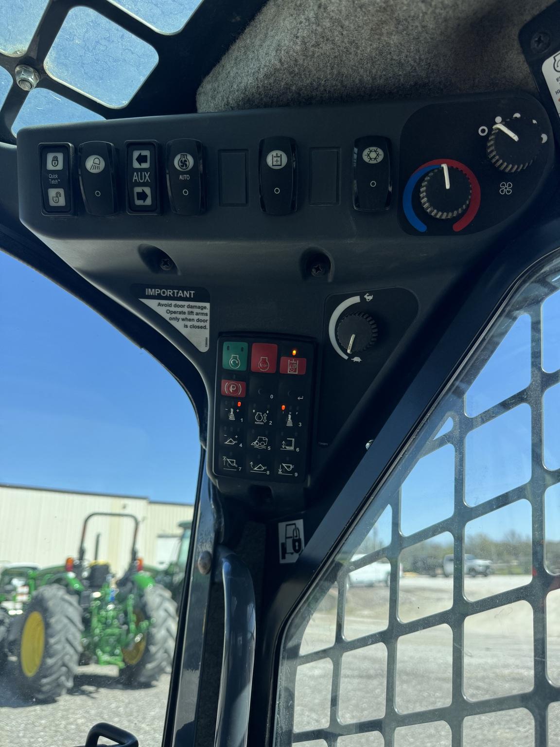 2017 John Deere 333G Image