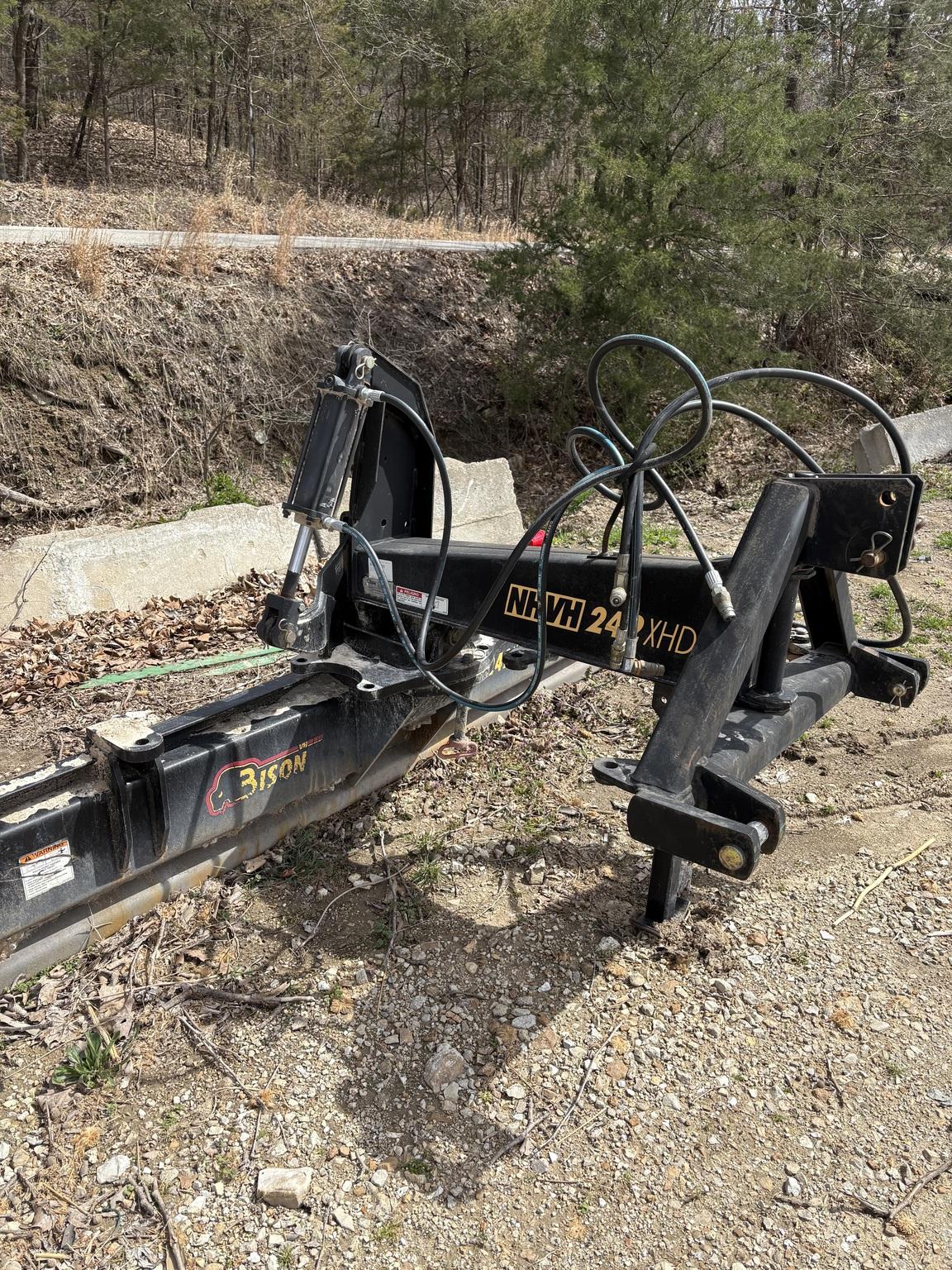2013 Bison NHVH-242-XHD Image