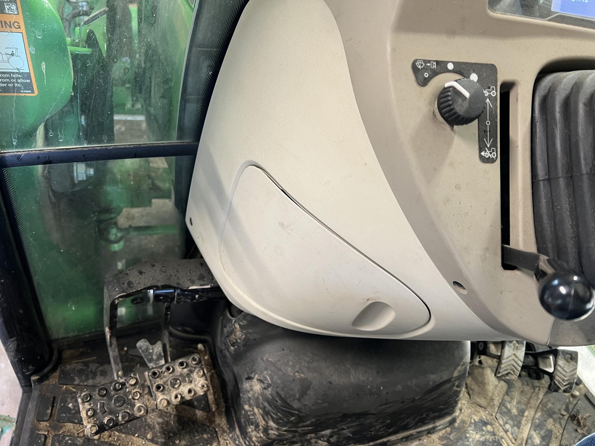 2022 John Deere 3046R Image