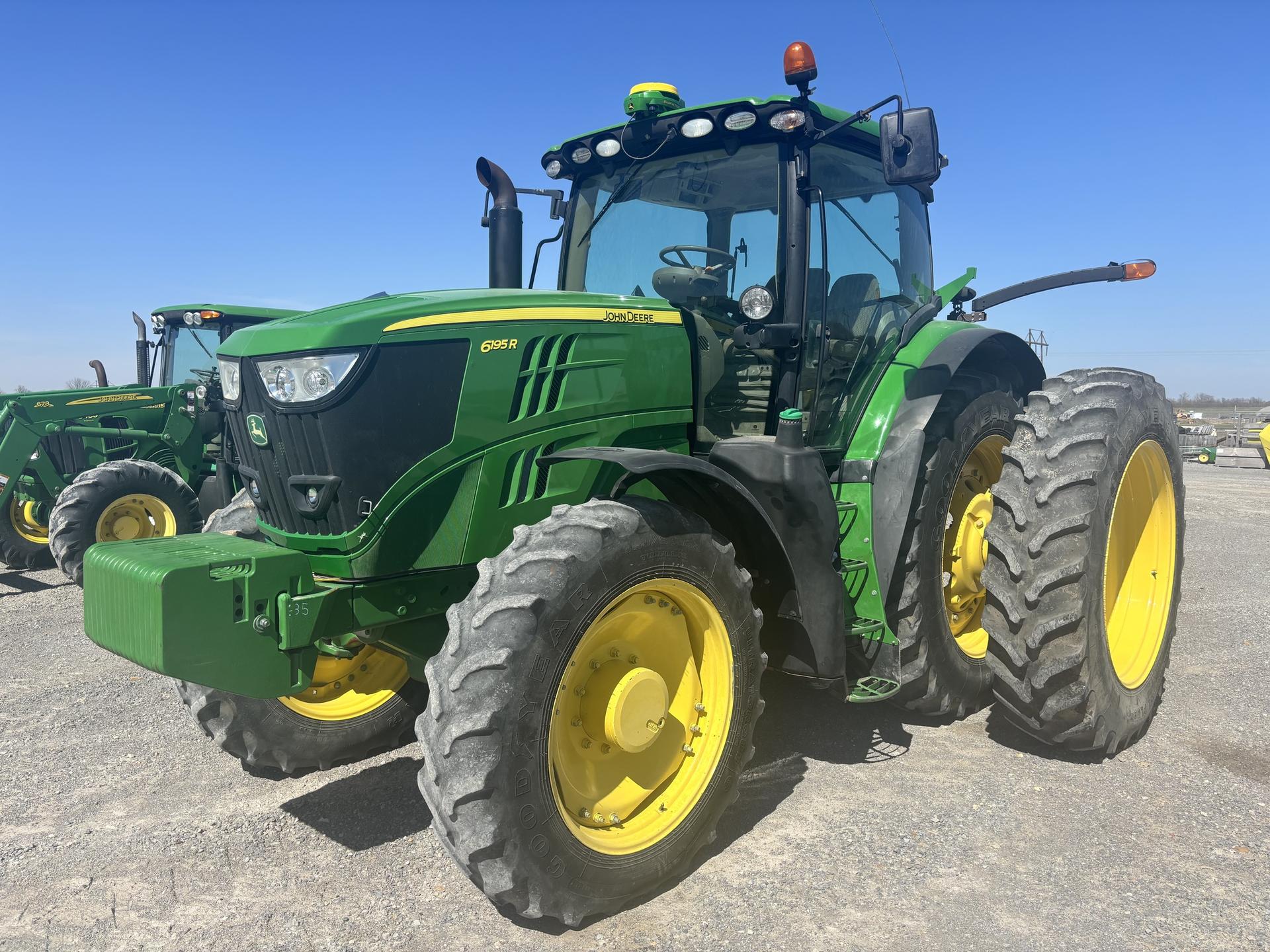 2015 John Deere 6195R Image