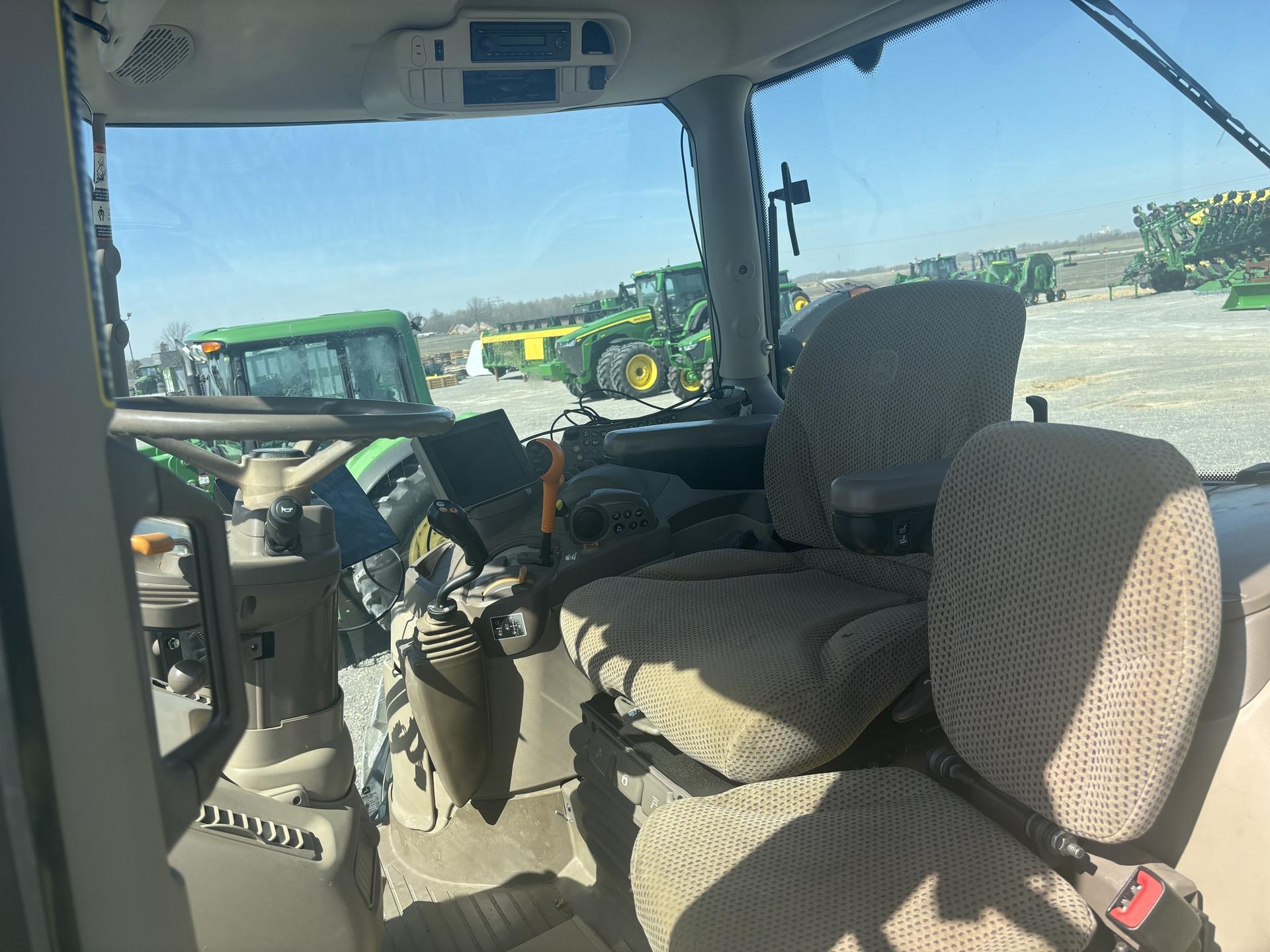 2015 John Deere 6195R Image