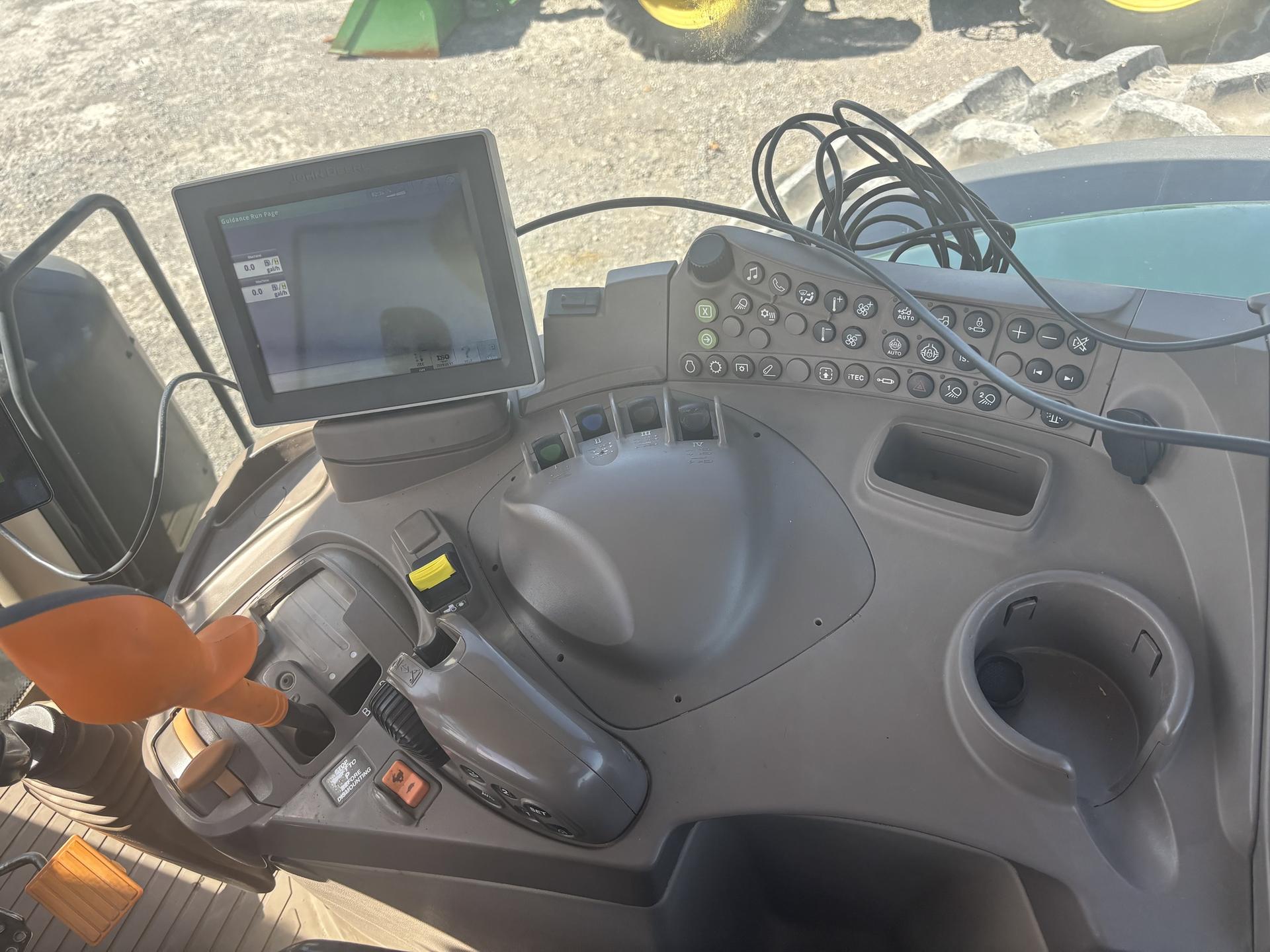 2015 John Deere 6195R Image