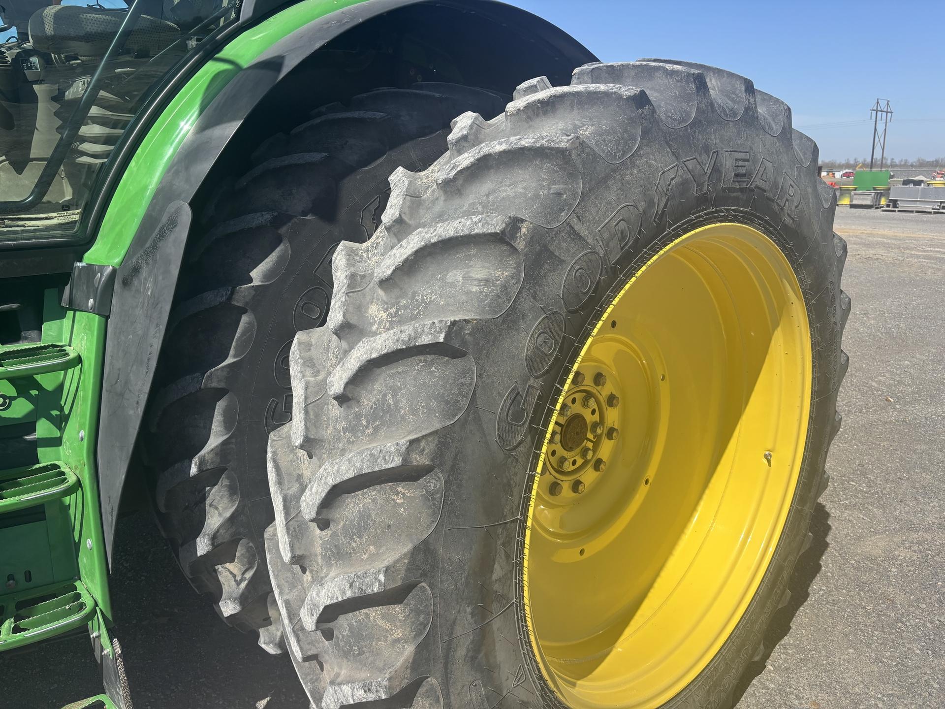 2015 John Deere 6195R Image