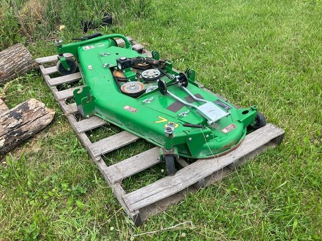 2015 John Deere 2032R Image