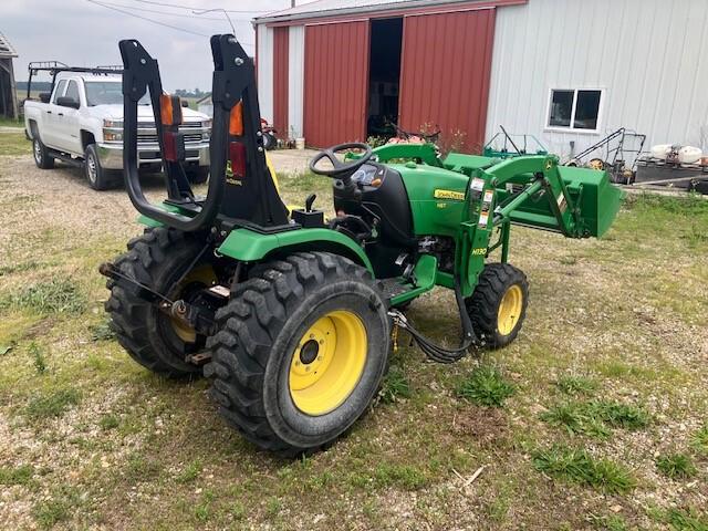 2015 John Deere 2032R Image