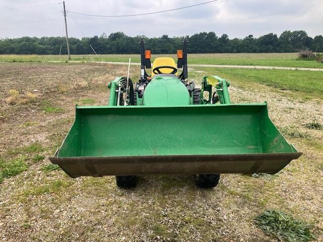 2015 John Deere 2032R Image