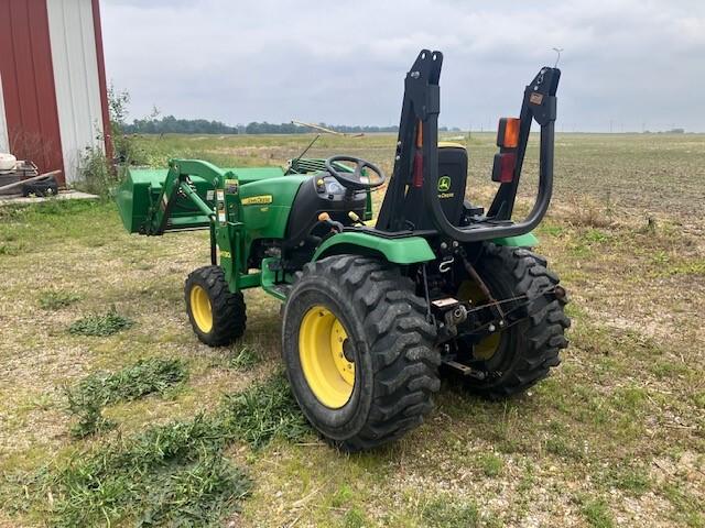 2015 John Deere 2032R Image