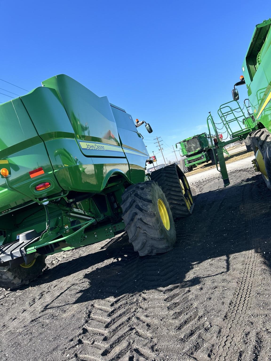 2016 John Deere S680 Image