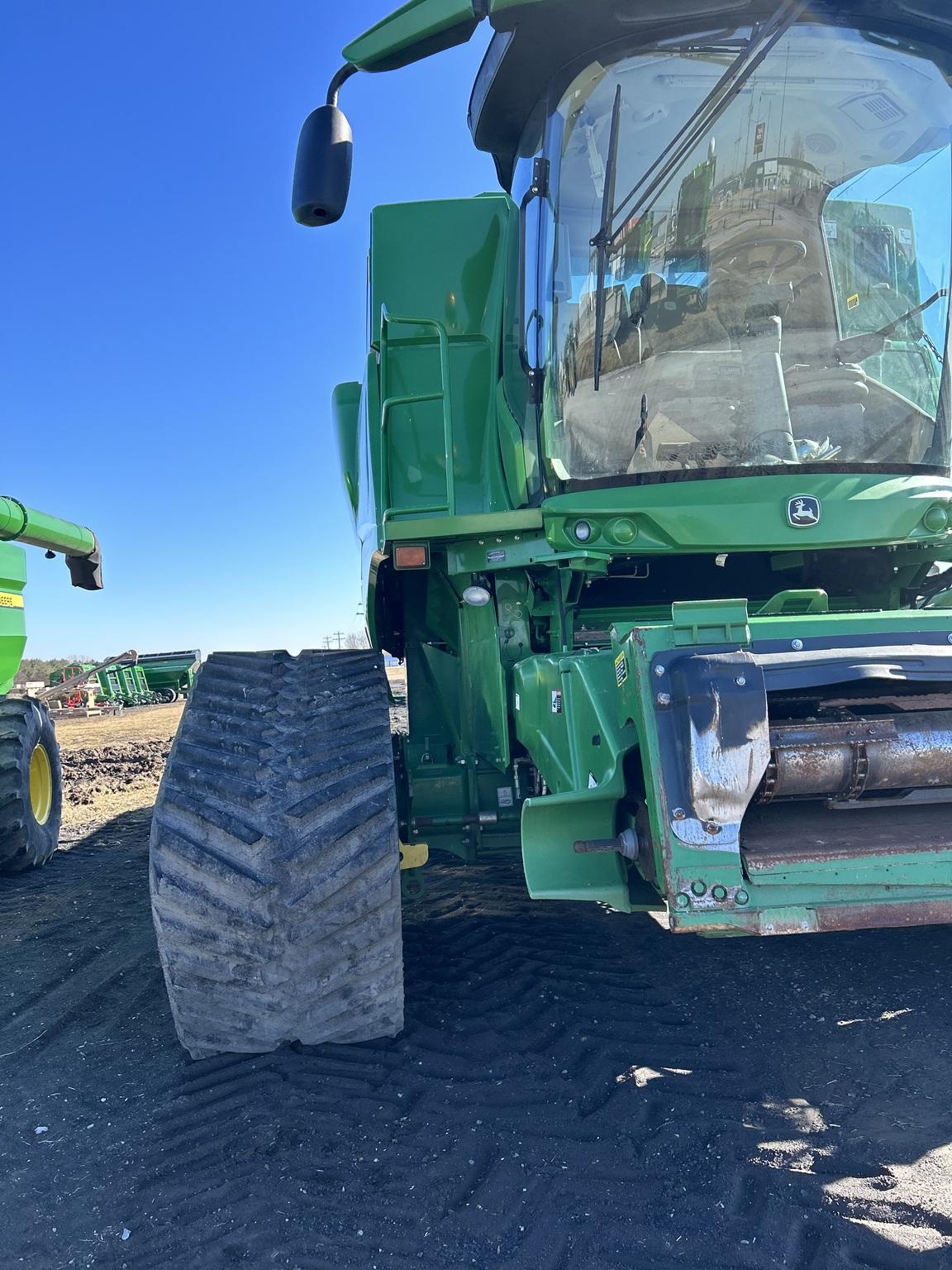 2016 John Deere S680 Image