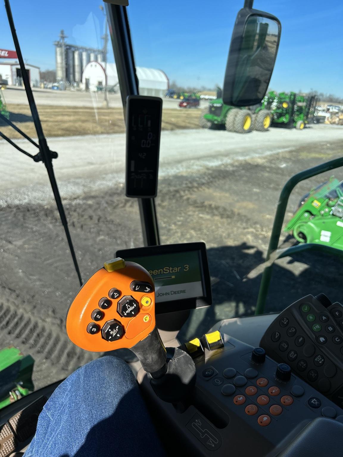 2016 John Deere S680 Image