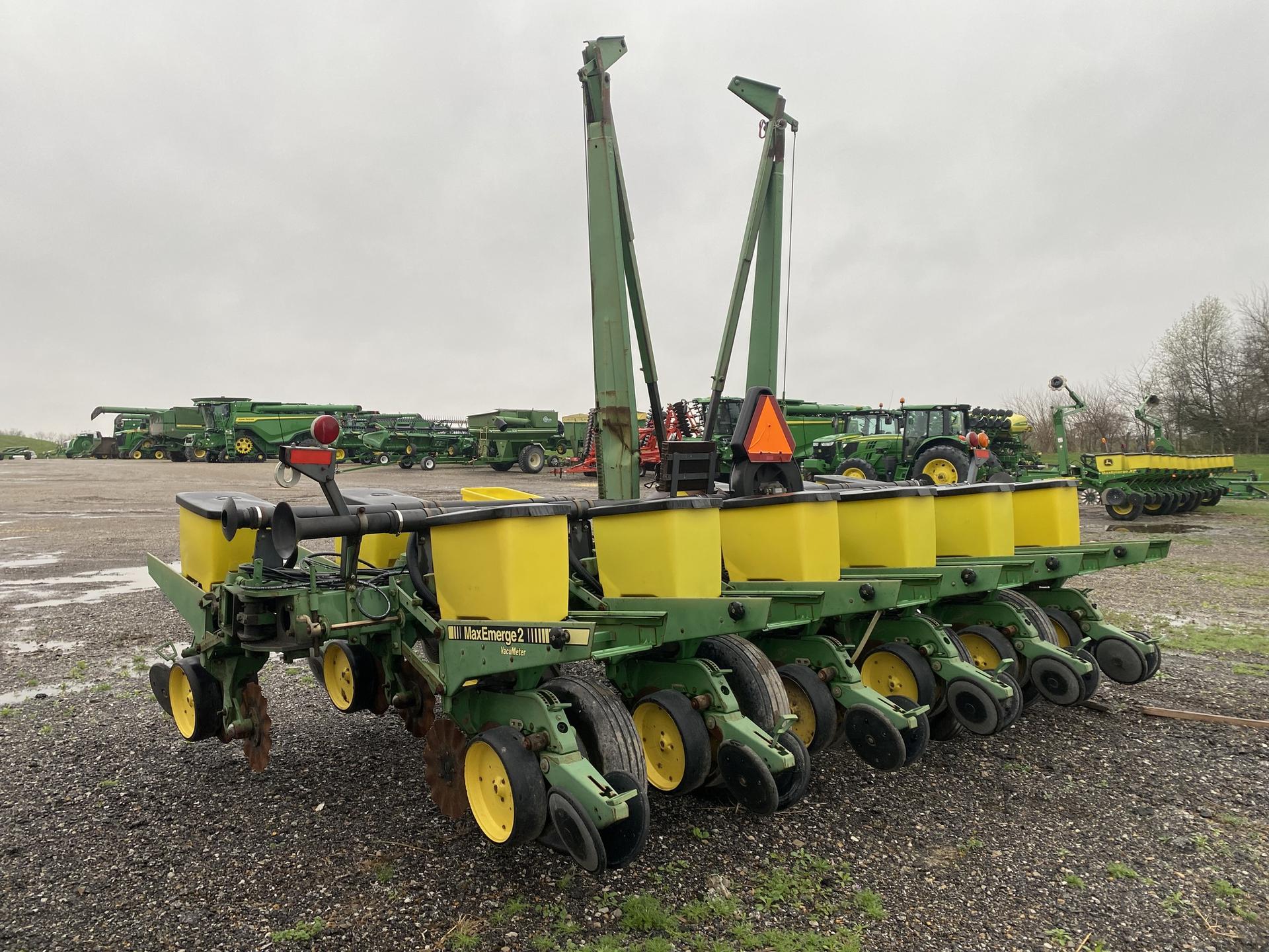 1993 John Deere 7200 Image