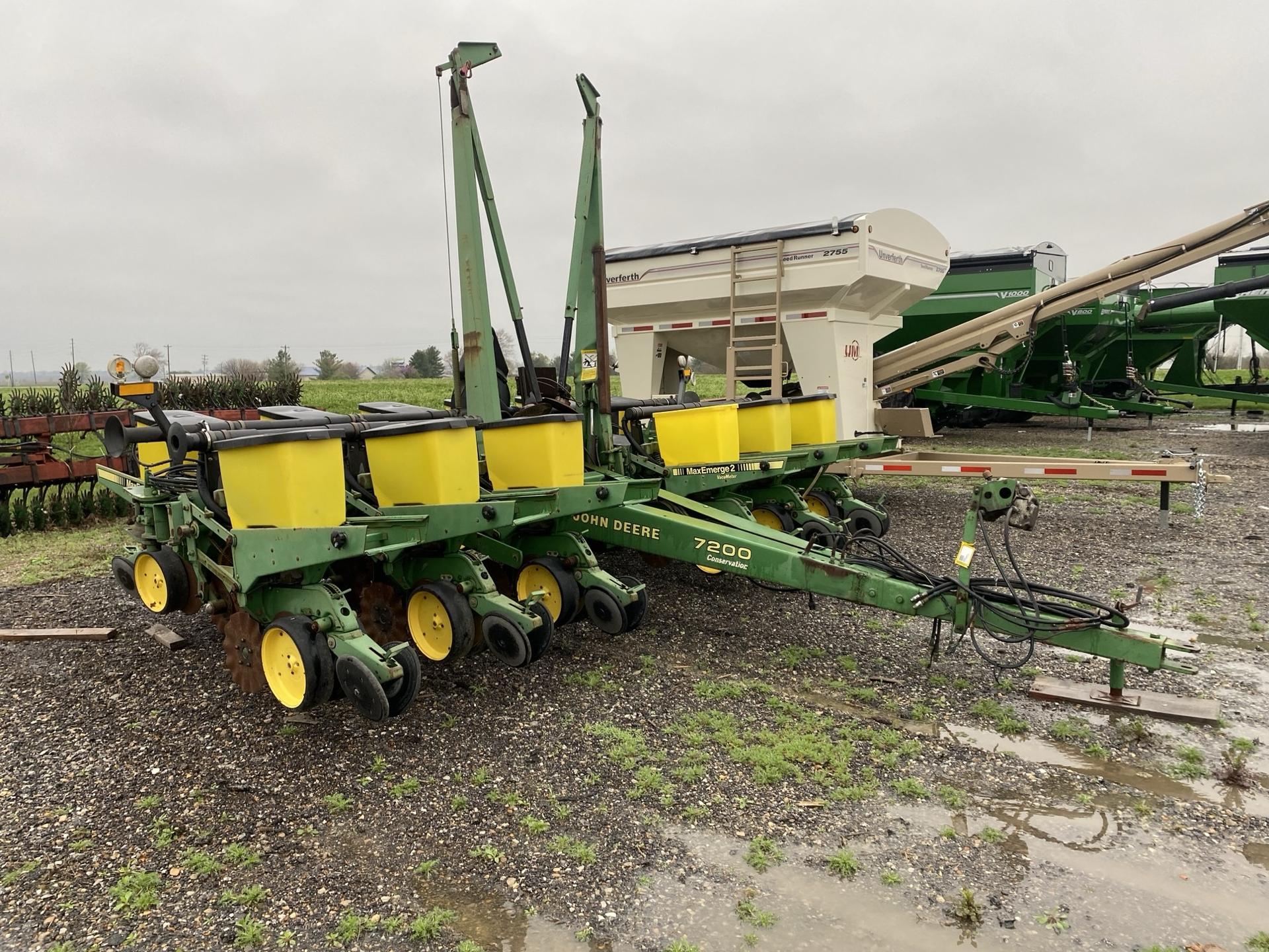 1993 John Deere 7200 Image