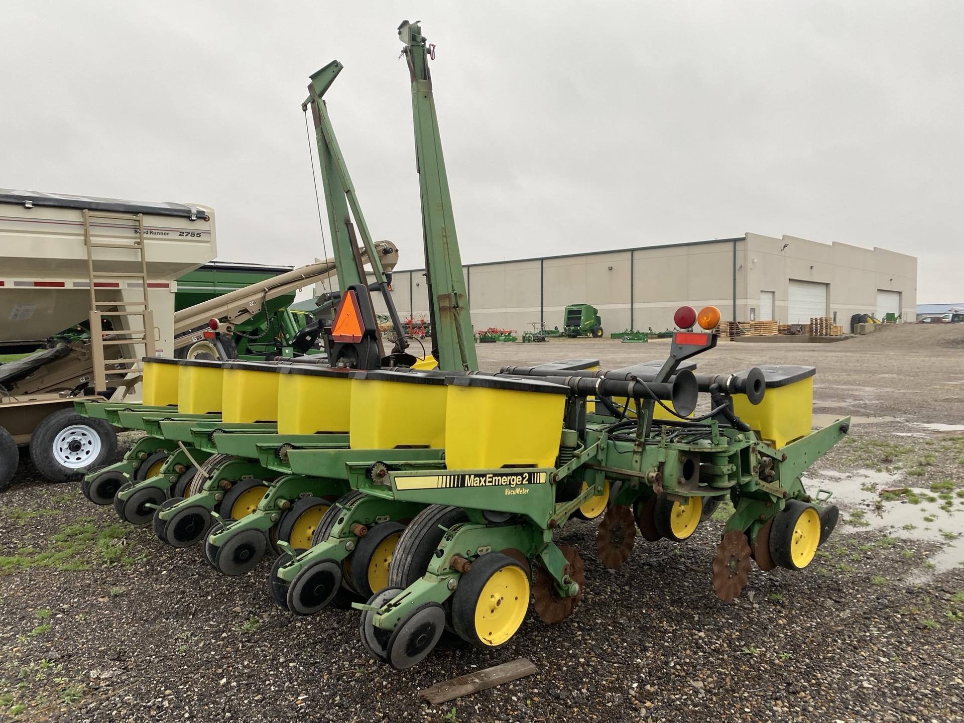 1993 John Deere 7200 Image