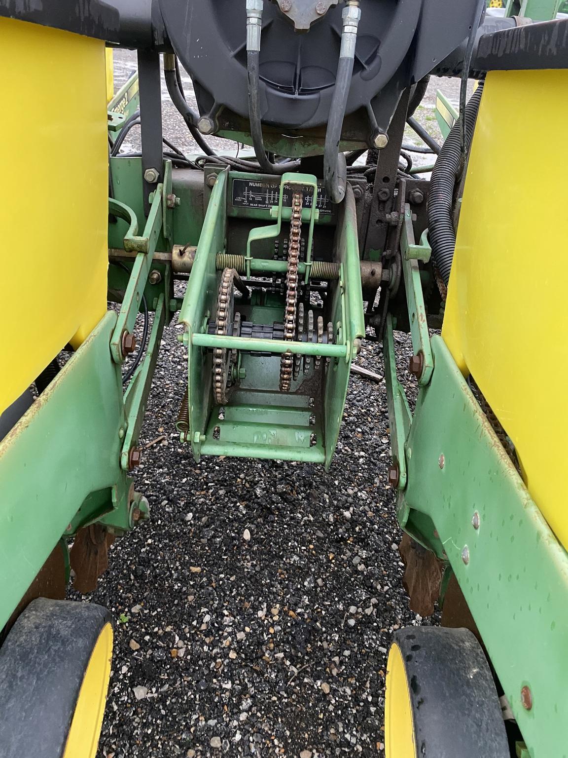 1993 John Deere 7200 Image