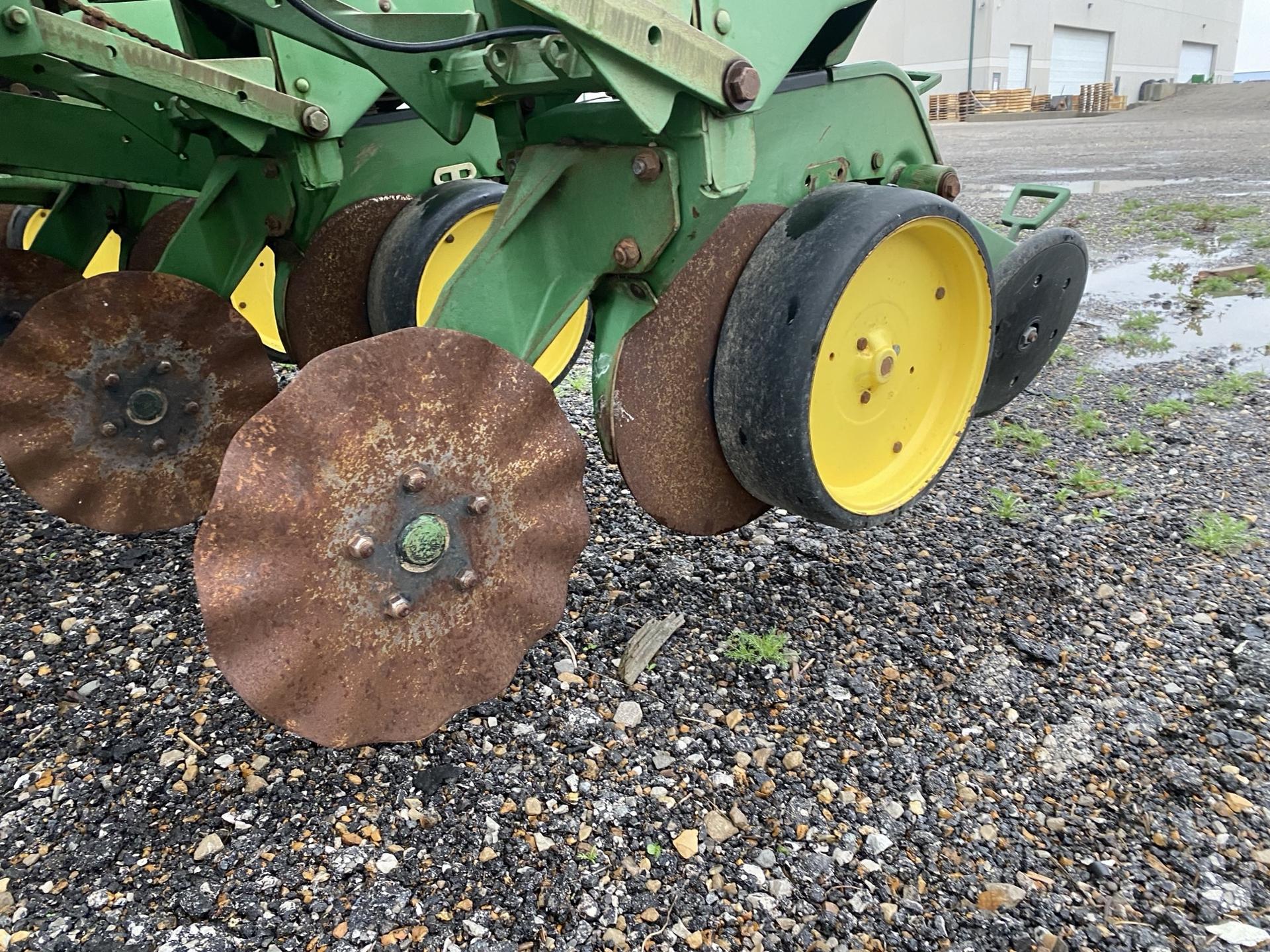 1993 John Deere 7200 Image