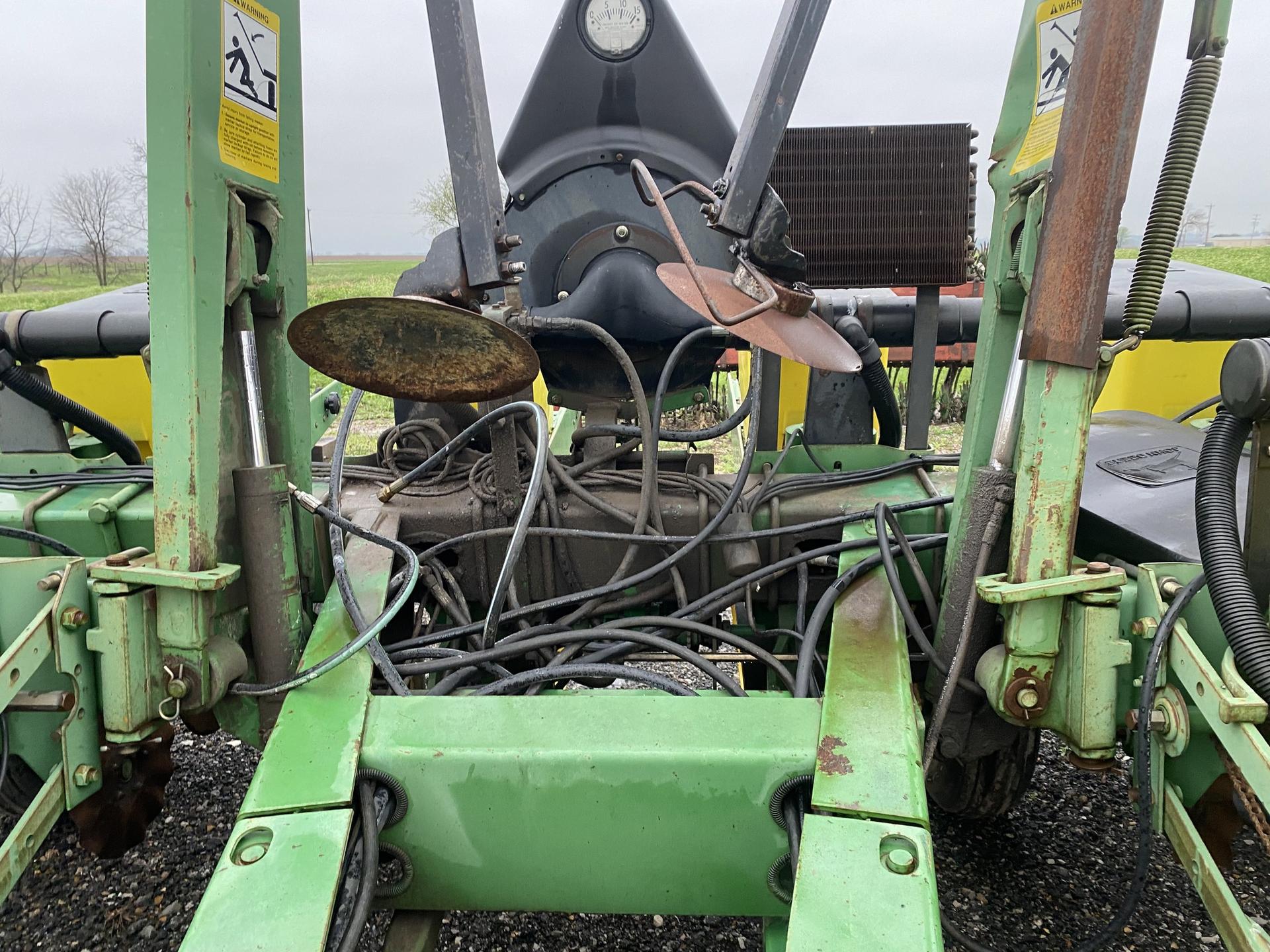 1993 John Deere 7200 Image
